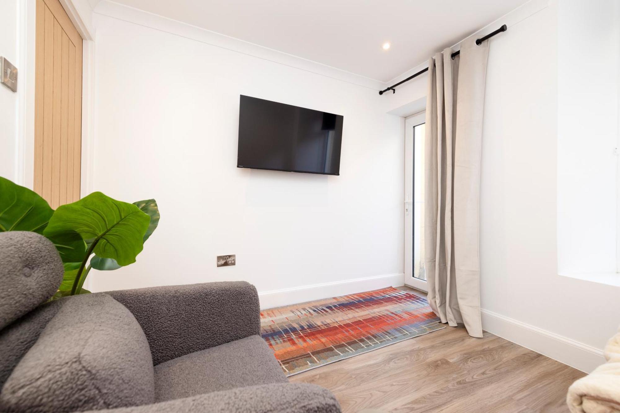 Joivy 3Br Flat In Haymarket With Free Parking 에든버러 외부 사진