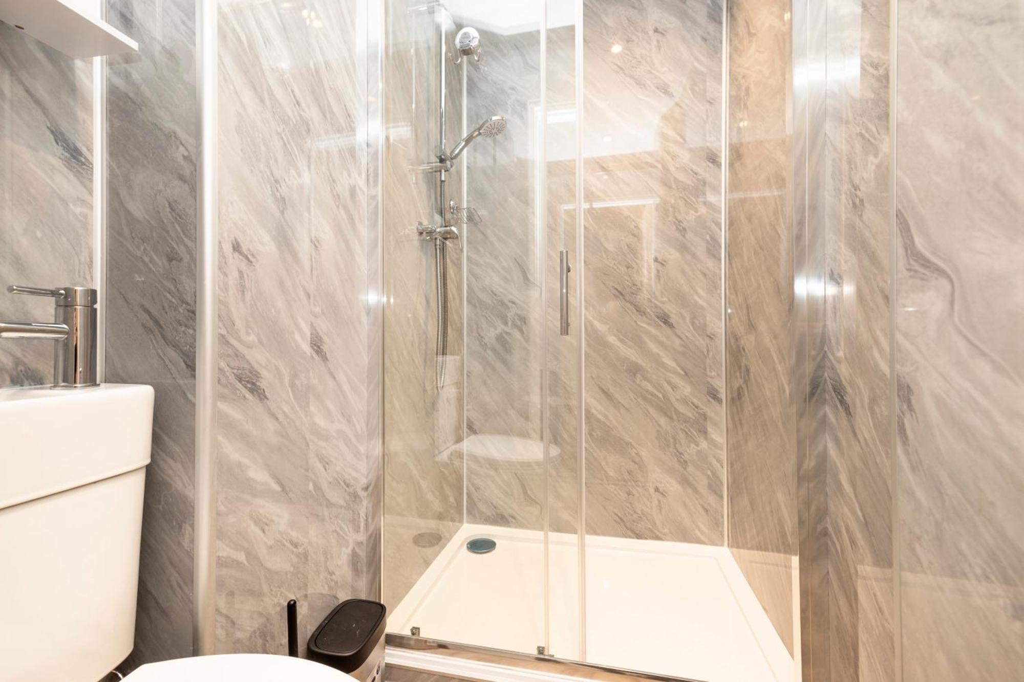 Joivy 3Br Flat In Haymarket With Free Parking 에든버러 외부 사진
