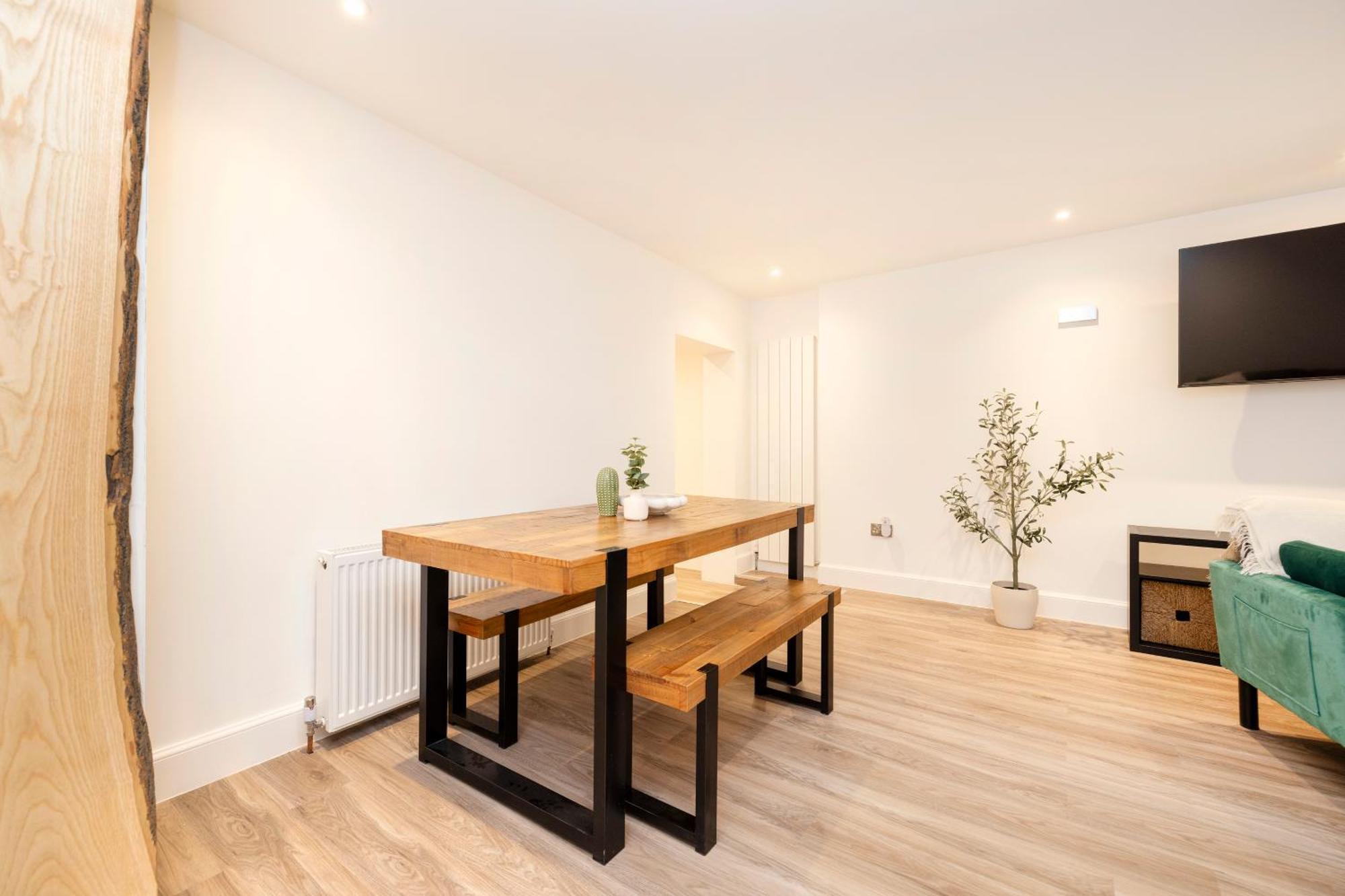 Joivy 3Br Flat In Haymarket With Free Parking 에든버러 외부 사진