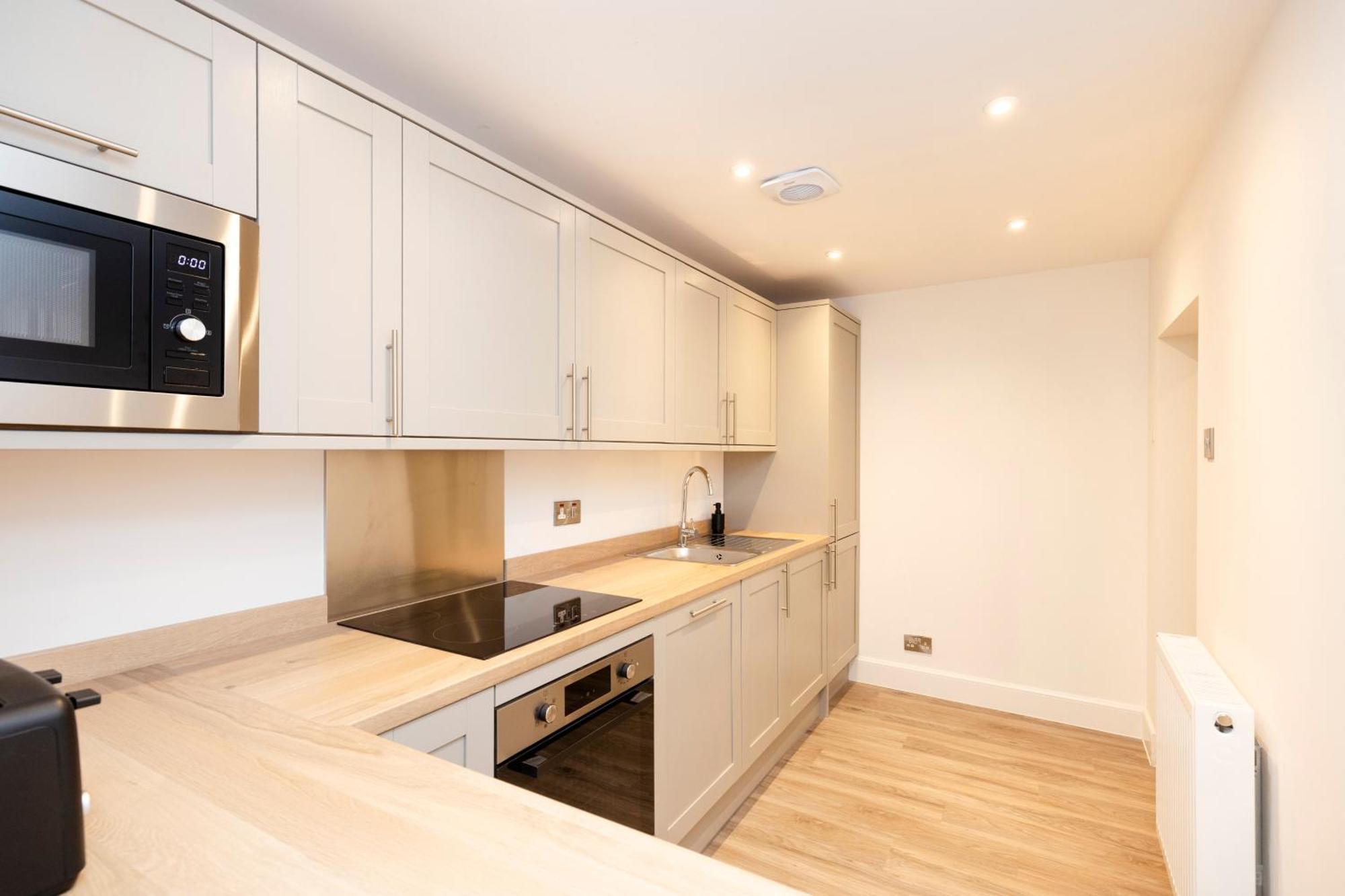Joivy 3Br Flat In Haymarket With Free Parking 에든버러 외부 사진