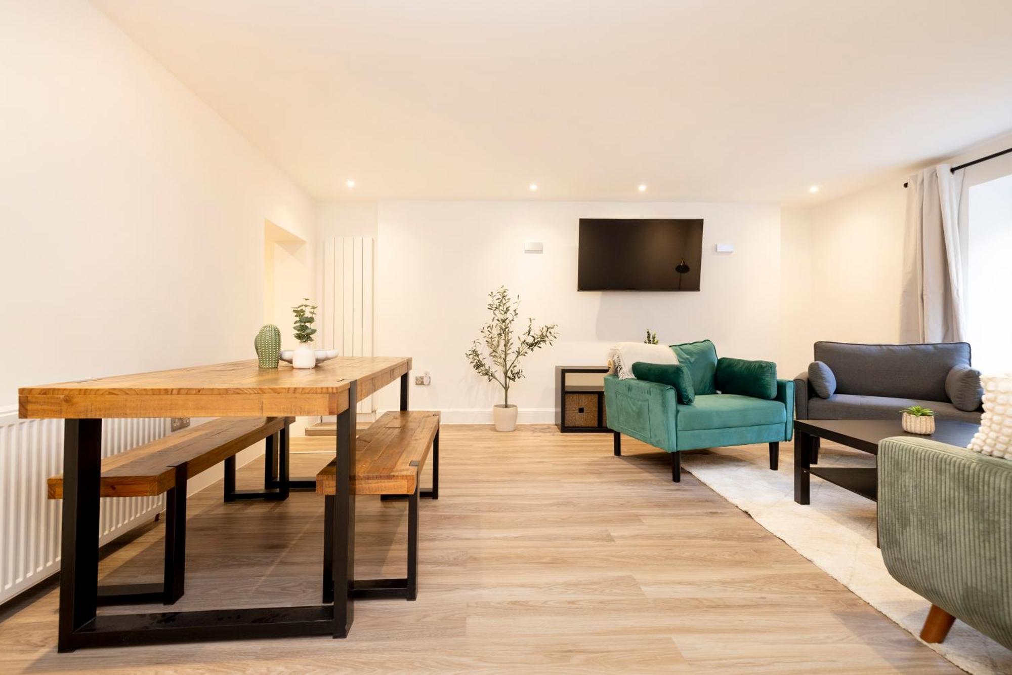 Joivy 3Br Flat In Haymarket With Free Parking 에든버러 외부 사진