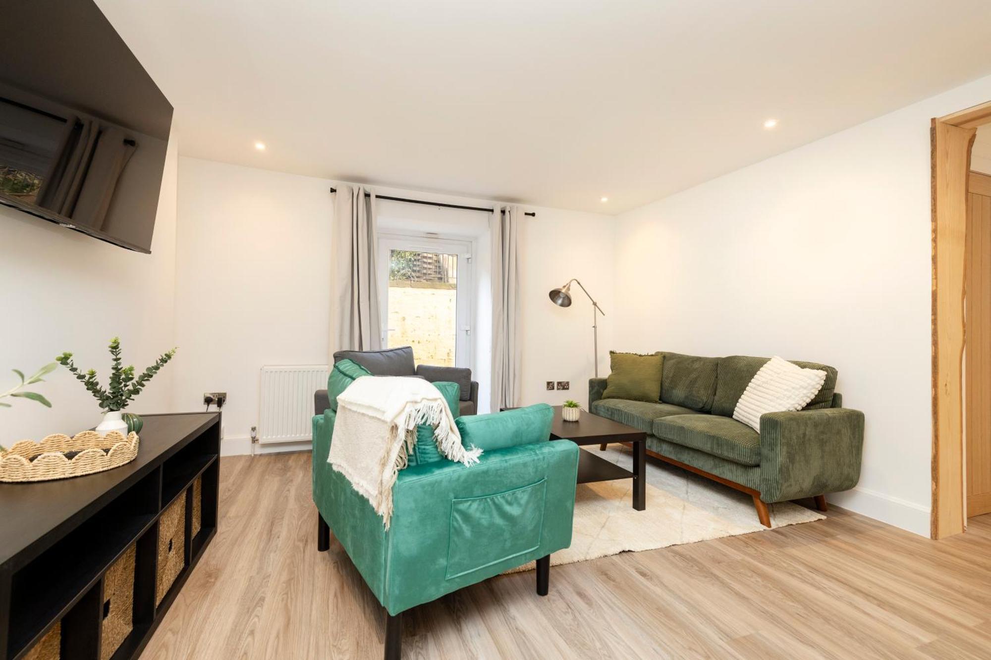 Joivy 3Br Flat In Haymarket With Free Parking 에든버러 외부 사진