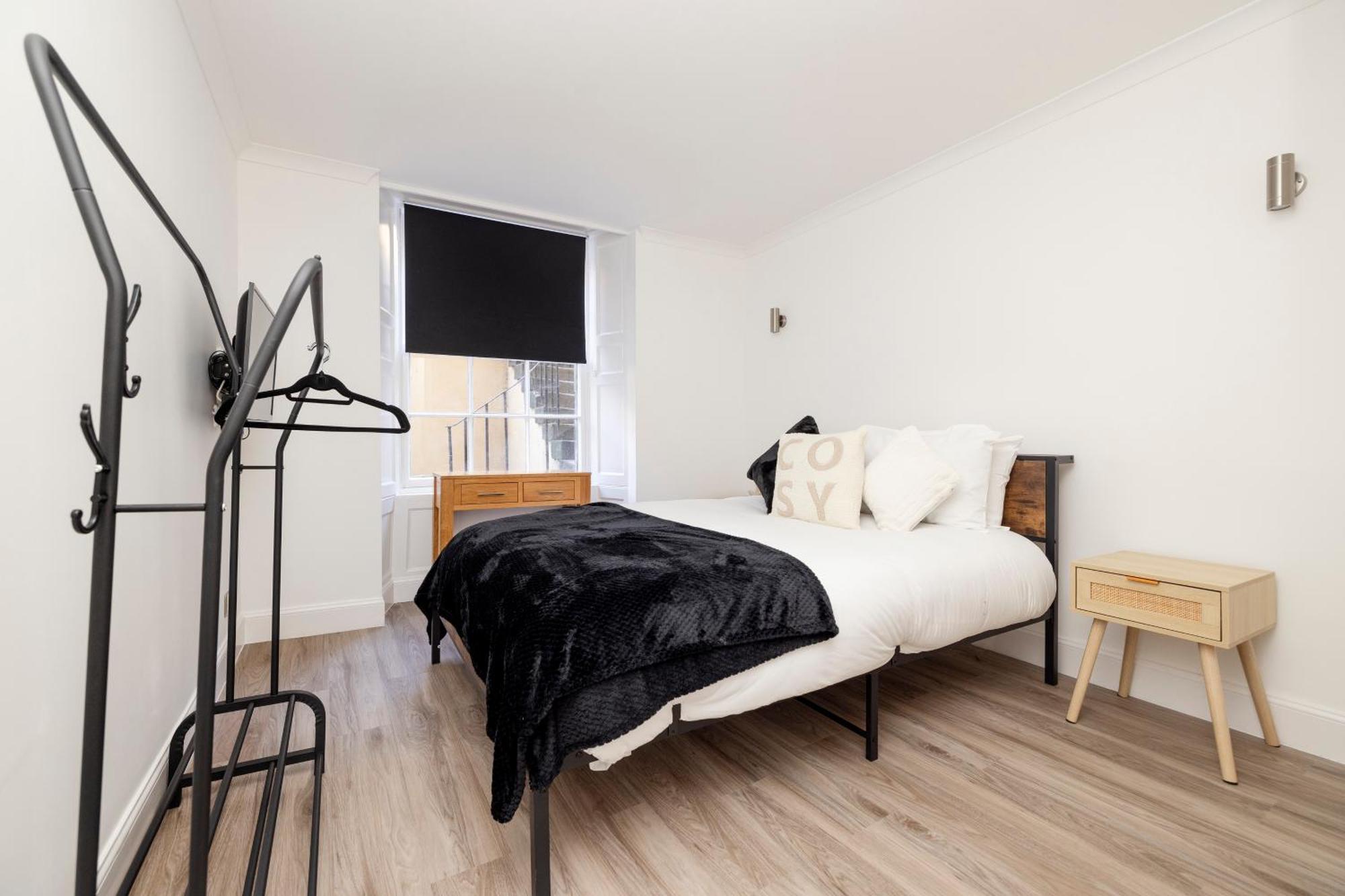 Joivy 3Br Flat In Haymarket With Free Parking 에든버러 외부 사진