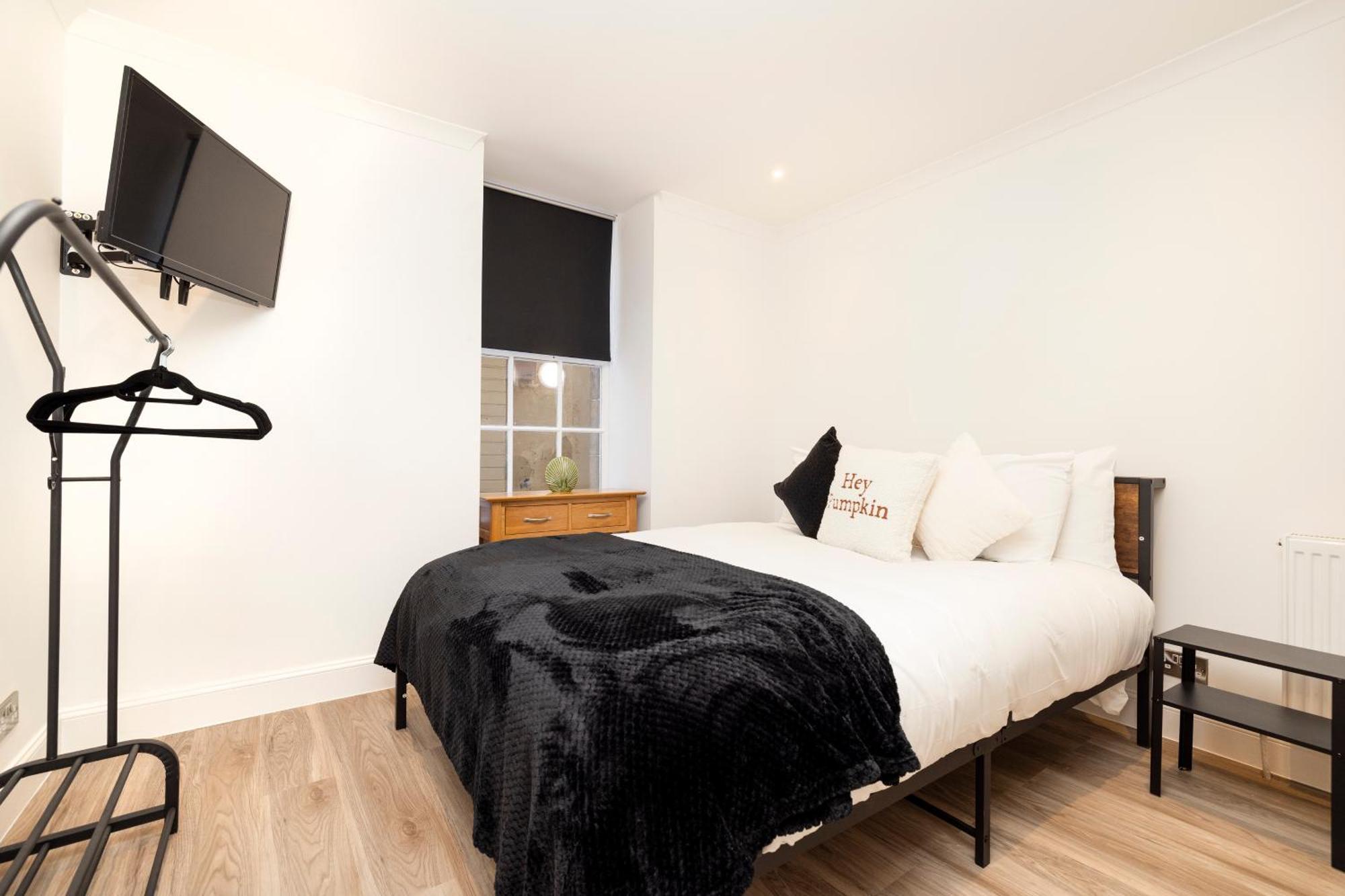 Joivy 3Br Flat In Haymarket With Free Parking 에든버러 외부 사진