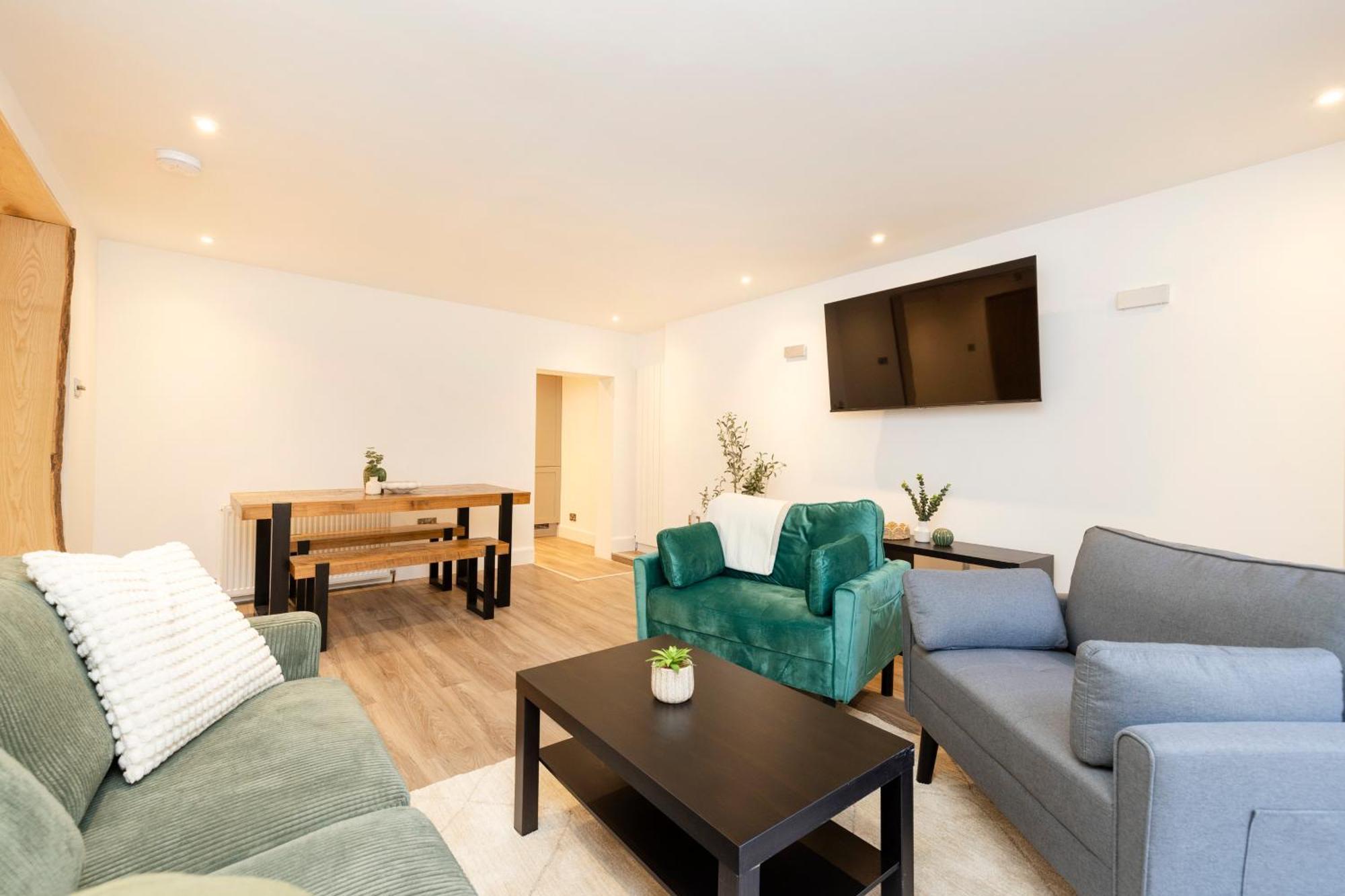 Joivy 3Br Flat In Haymarket With Free Parking 에든버러 외부 사진
