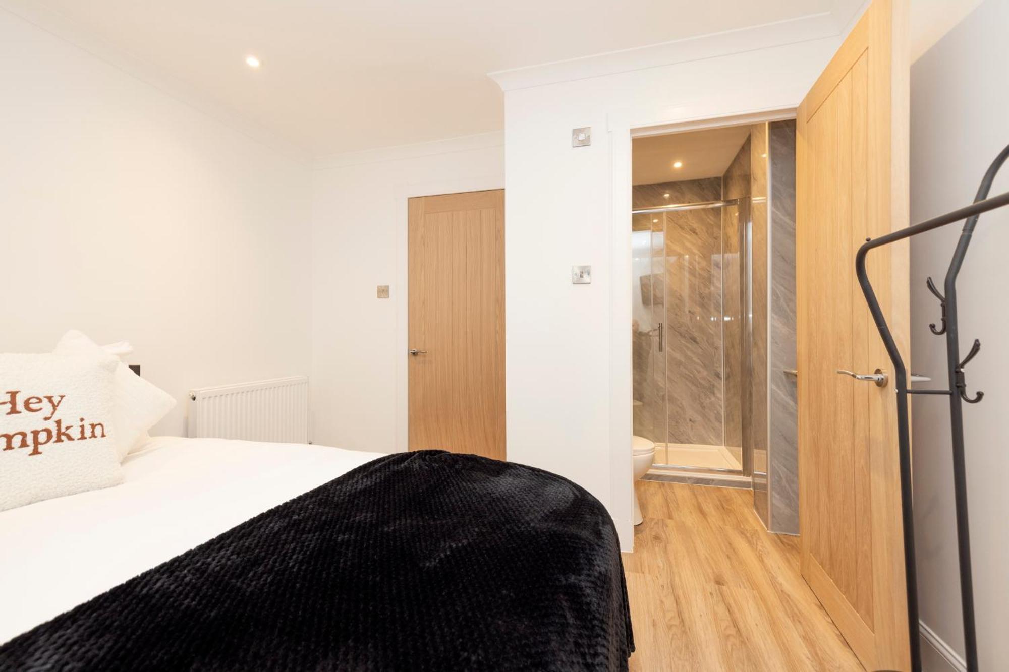 Joivy 3Br Flat In Haymarket With Free Parking 에든버러 외부 사진