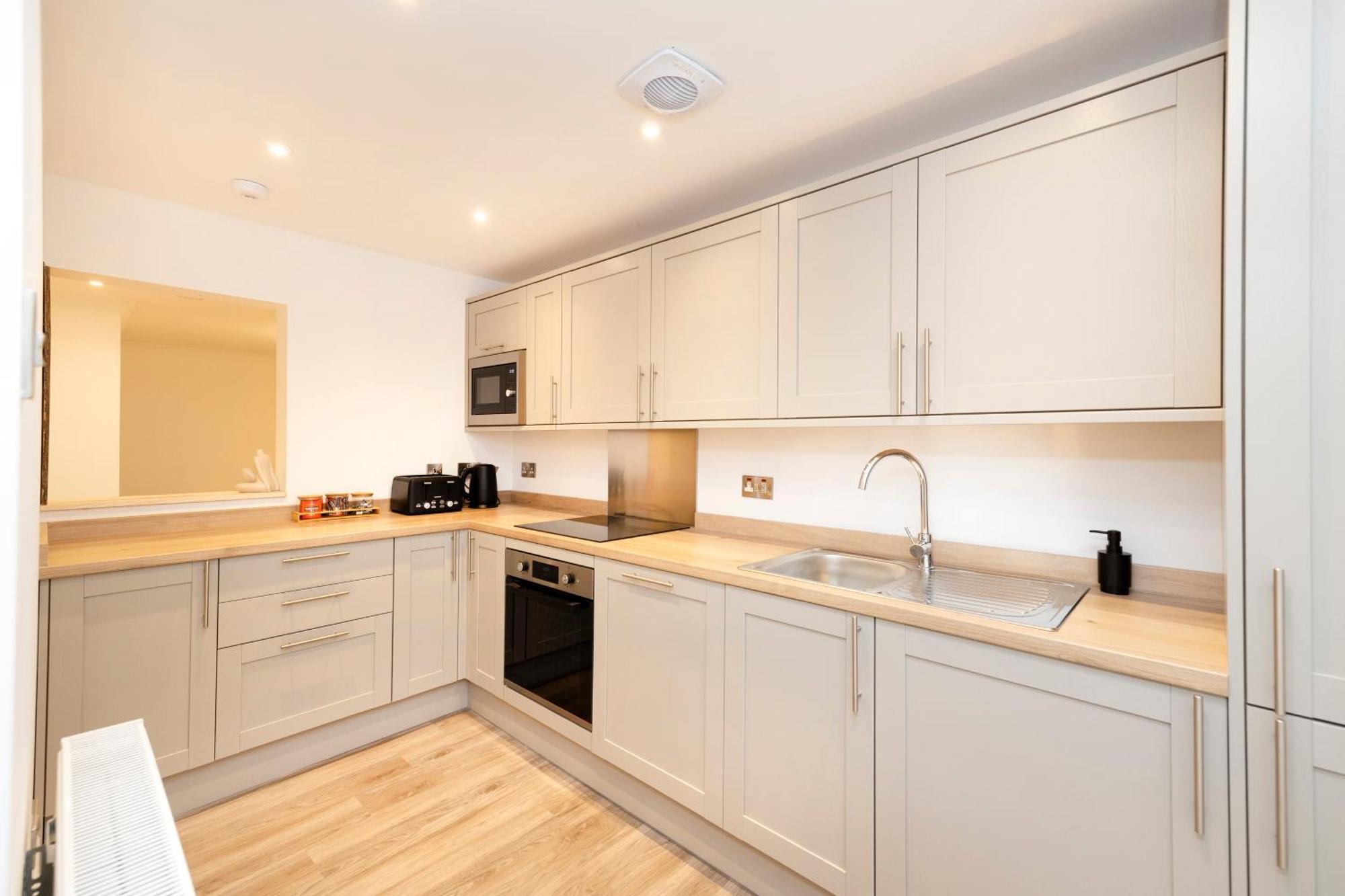 Joivy 3Br Flat In Haymarket With Free Parking 에든버러 외부 사진