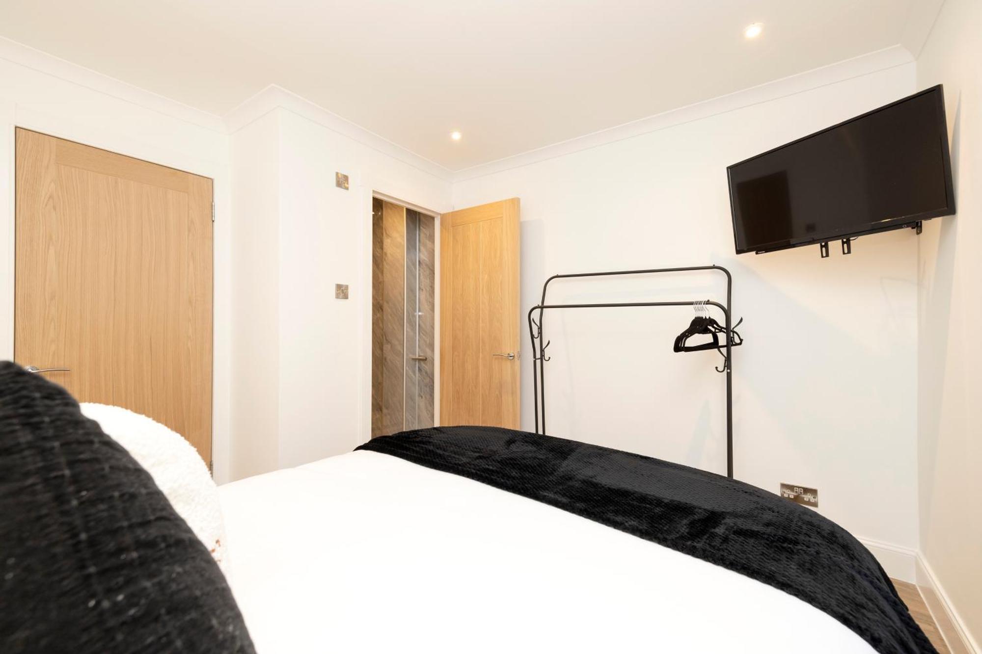 Joivy 3Br Flat In Haymarket With Free Parking 에든버러 외부 사진