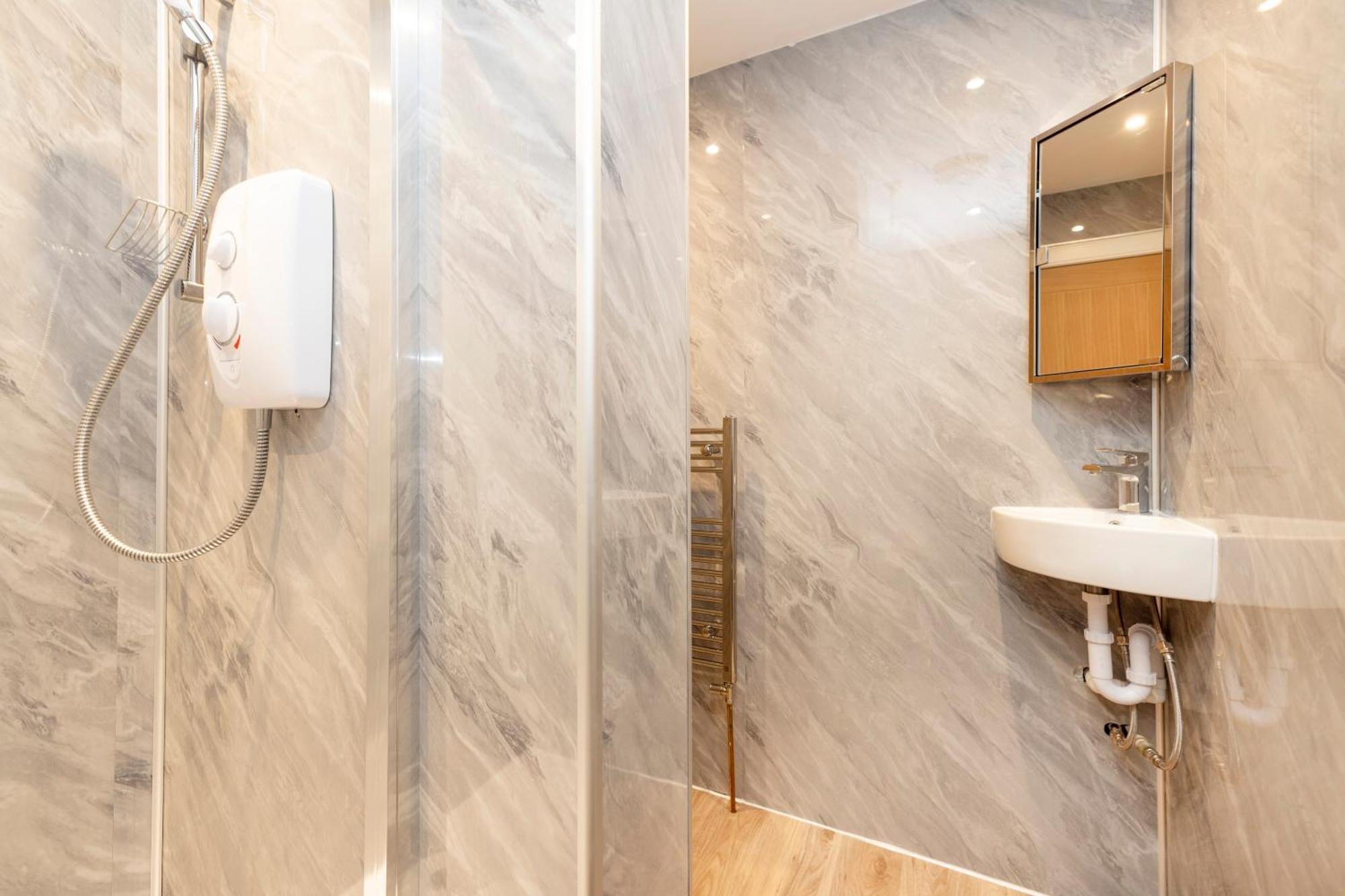 Joivy 3Br Flat In Haymarket With Free Parking 에든버러 외부 사진